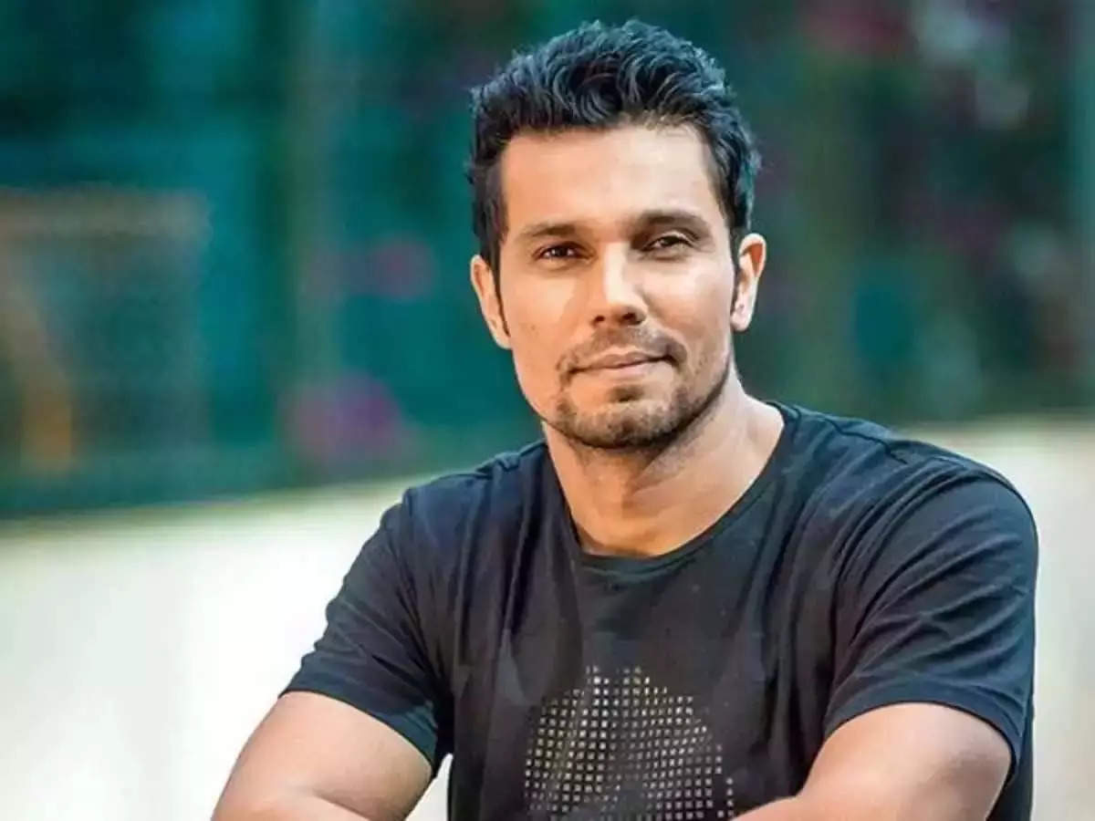 randeepahuda-fulfills-his-promise-to-sarabjits-sister-in-reellife-and-makes-it-real