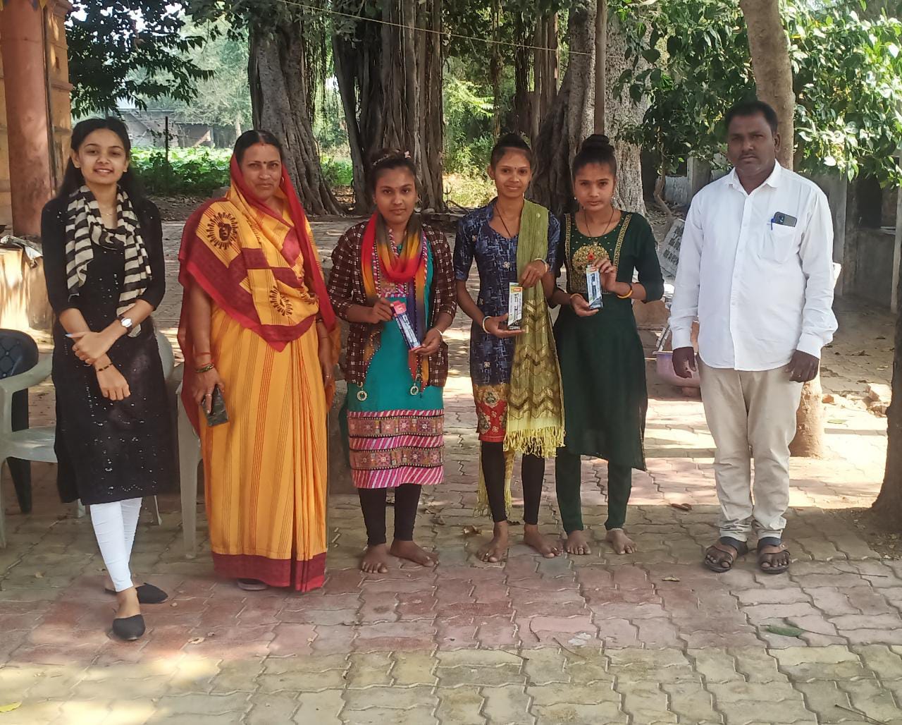 ICDS Distribution of food and Purna Day was celebrated by the Department Desar