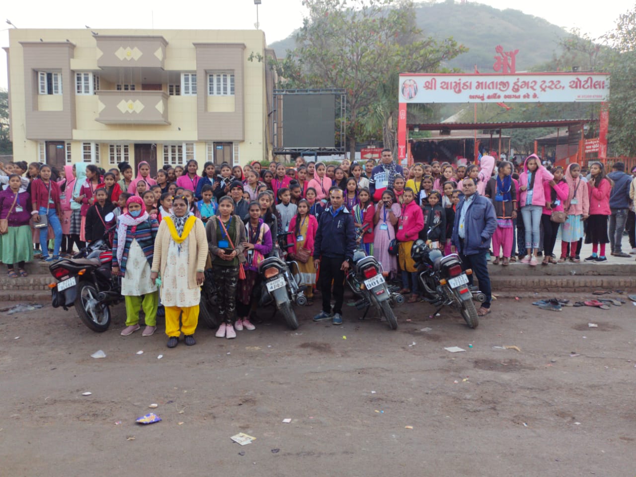 Soorashtra Darshan was organized by Jagurti Kanya Vidyalaya Fatepura for an educational tour.