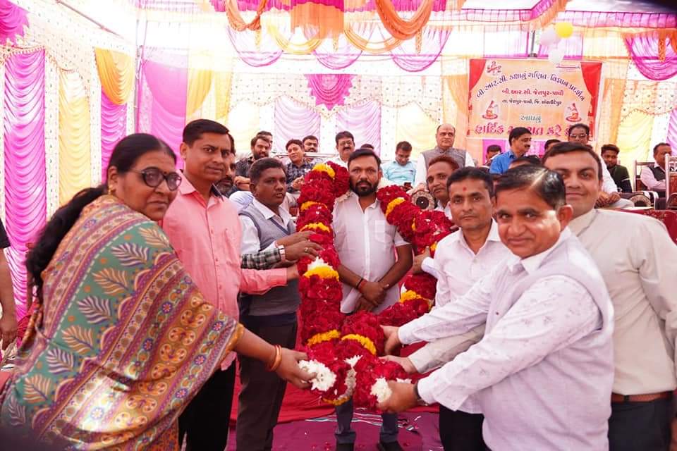 BRC Level Mathematics Science Exhibition at Kolyari 1 Primary School of Pavi Jetpur Taluk was held under the chairmanship of the MLA.