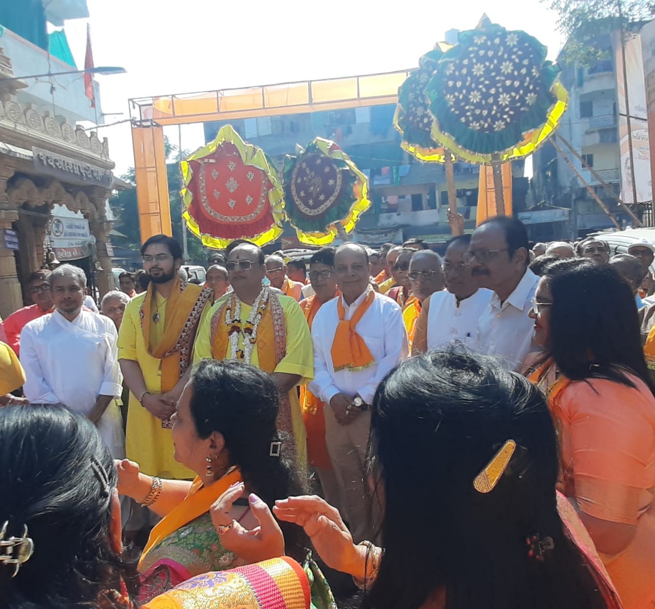 vrajeshkumar-maharajs-birthday-was-celebrated-with-grandeur-at-the-vaishnav-haveli-meeting-place-in-vadodara-city