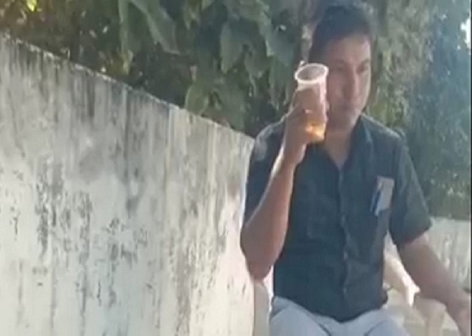 A video of a revenue officer drinking alcohol in Kadana of Mahisagar has created a stir in the system as it goes viral on social media.