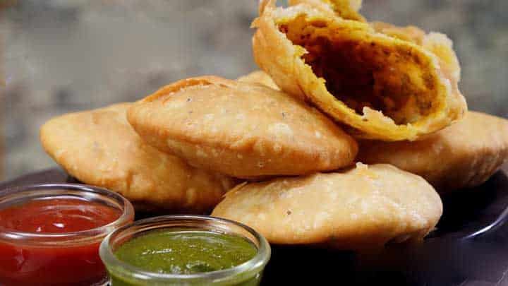 street Food: Have you ever eaten Hing Ki Khasta Kachori? This wonderful taste Will get in Only Rs. 10