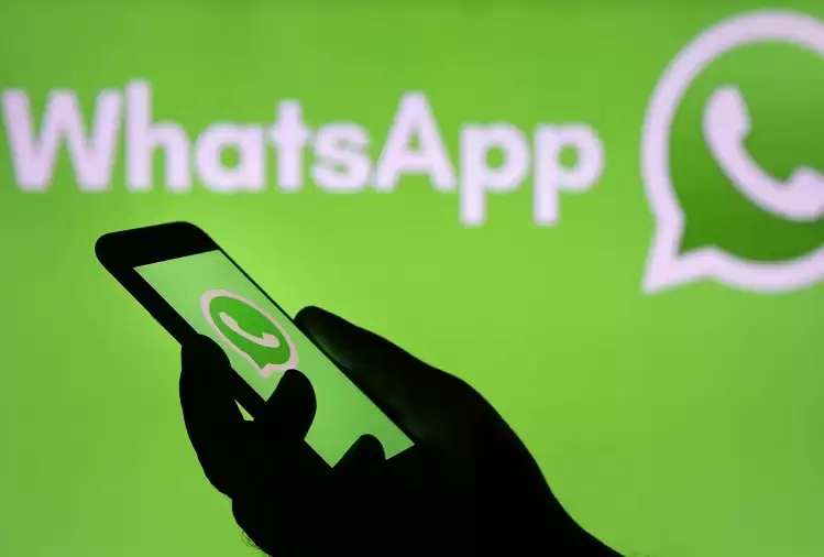 With this technique for WhatsApp, even the person sitting next to you cannot read your chat