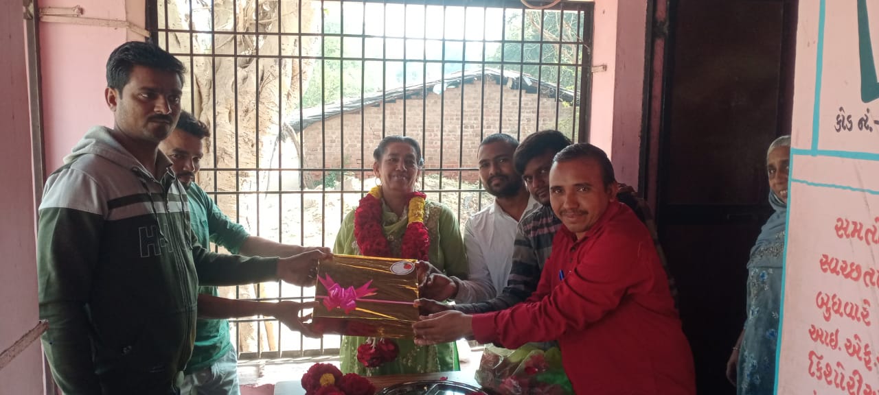 A farewell ceremony was held for Sairabanu Syed, who was doing ICDS duty at Dhondi village in Thasara taluk.