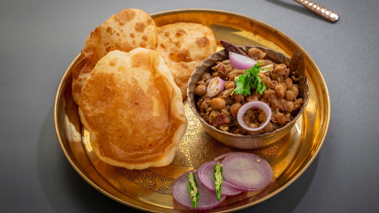 Why is raw onion eaten with chole bhature and rajma rice? Know its amazing benefits