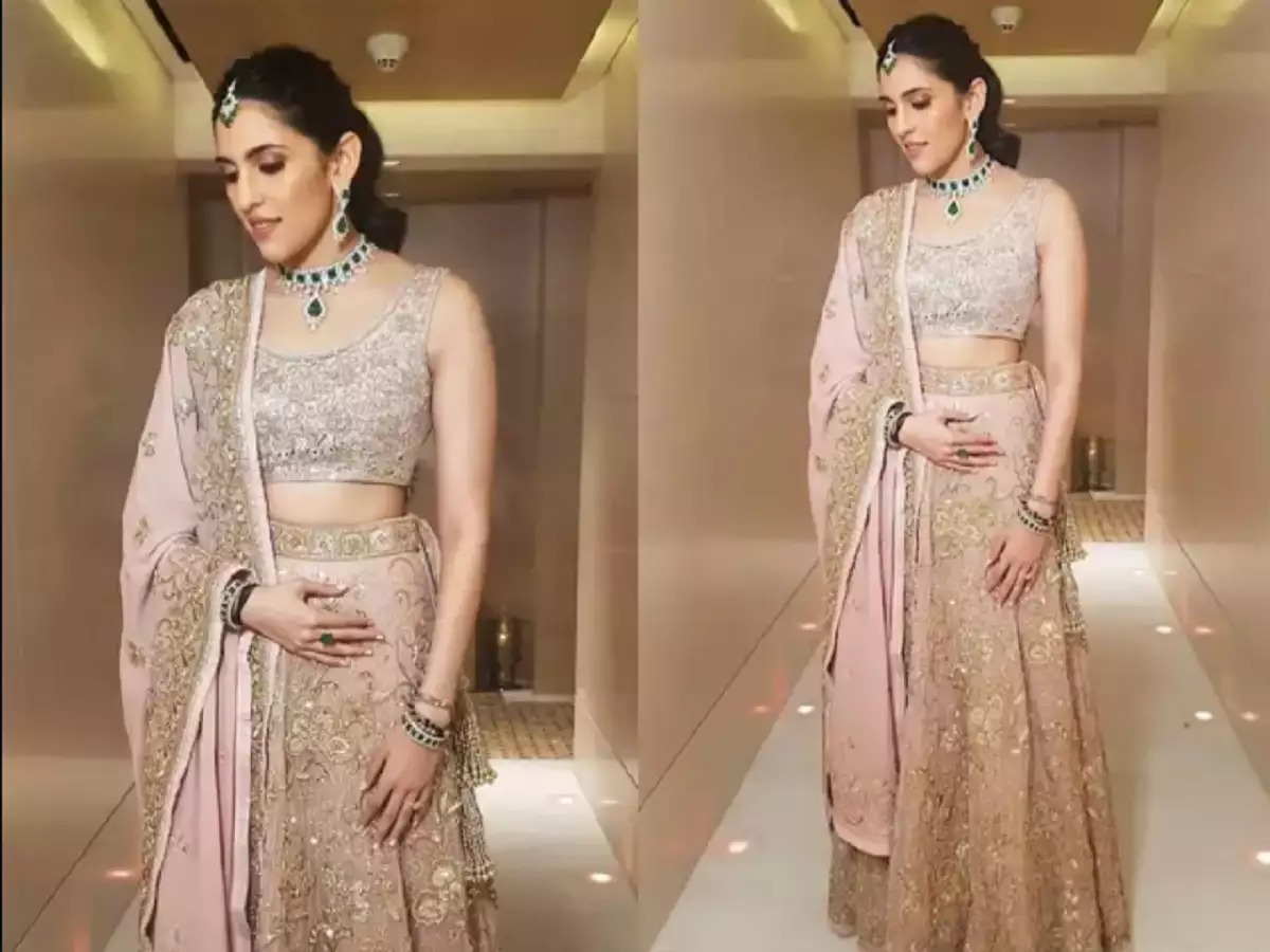 You can also try this type of lehenga for Lohri function