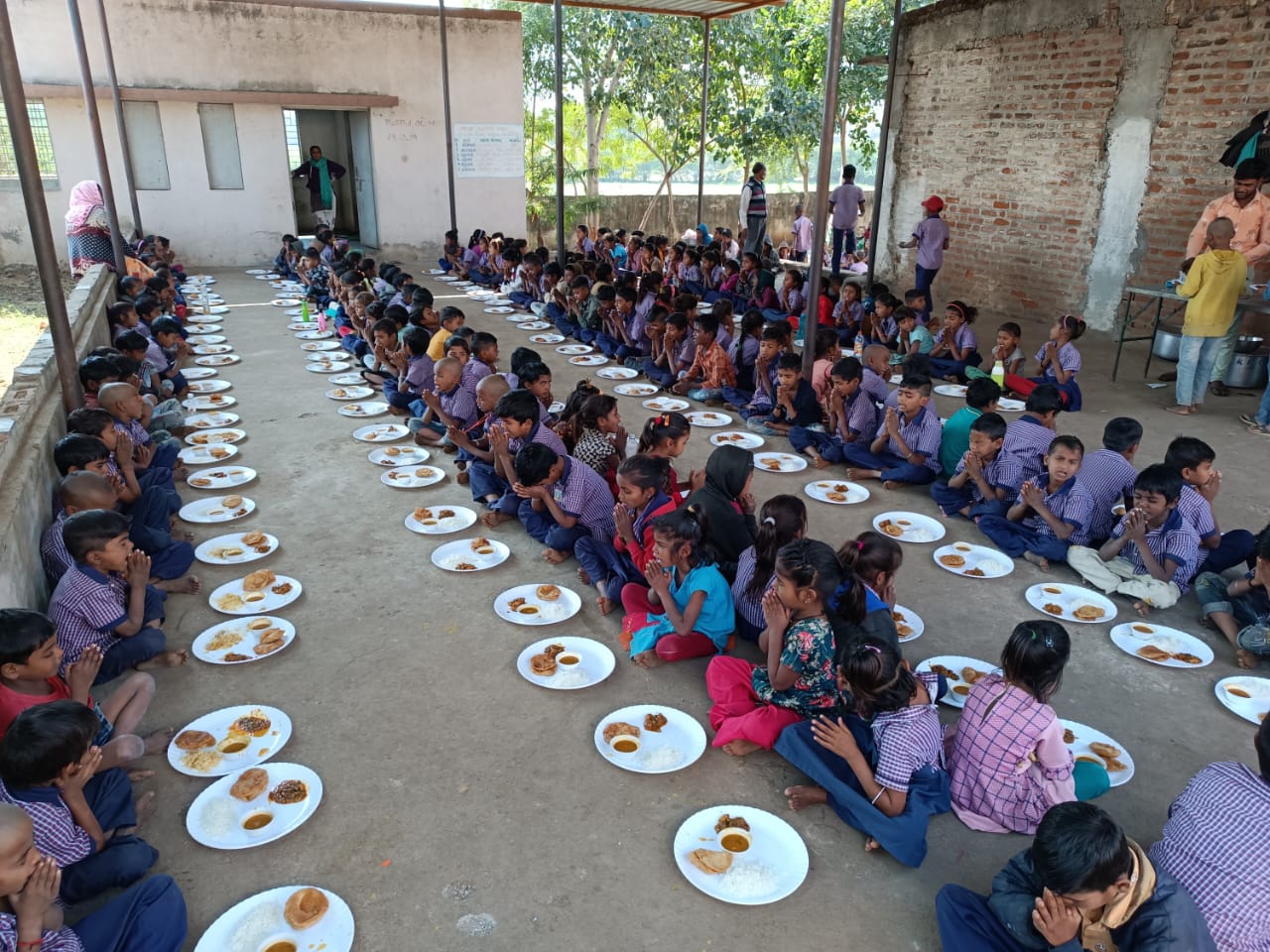 Another occasion of Guru Shishya tradition celebrated, donation of Rs 25,000 for children's meals on the occasion of Guru's birthday