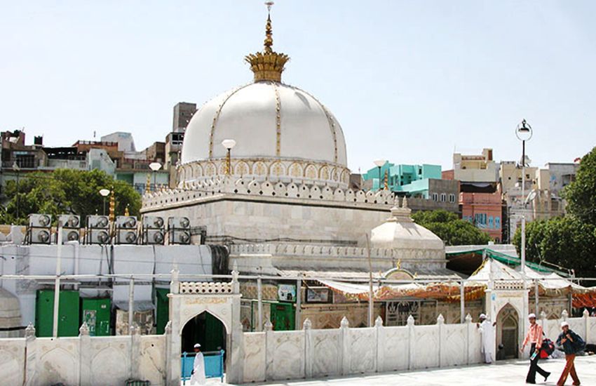 ajmer-celebrates-811th-urs-with-grand-ceremony-at-shrine-of-khwaja-gharib-nawaz