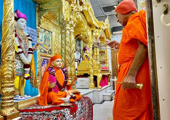 gopalananda-swamibapas-242nd-birth-anniversary-was-celebrated-with-gaiety-at-swaminarayan-temple-maninagar