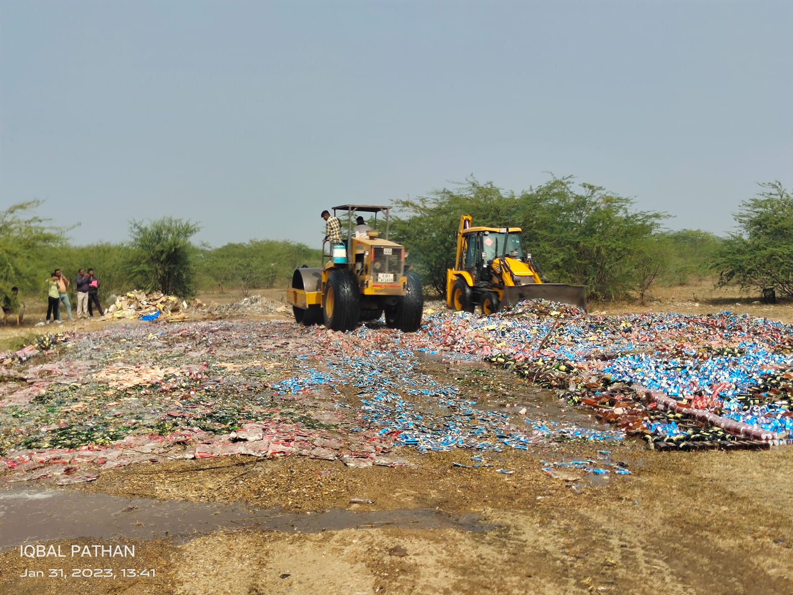 In Savli, the police diverted the Kachharghan with a roller worth Rs 1 crore