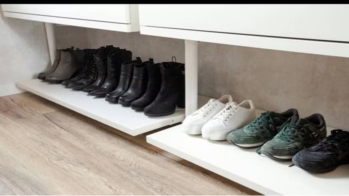 What are the Vastu rules for keeping shoes in the house, never keep shoes like this