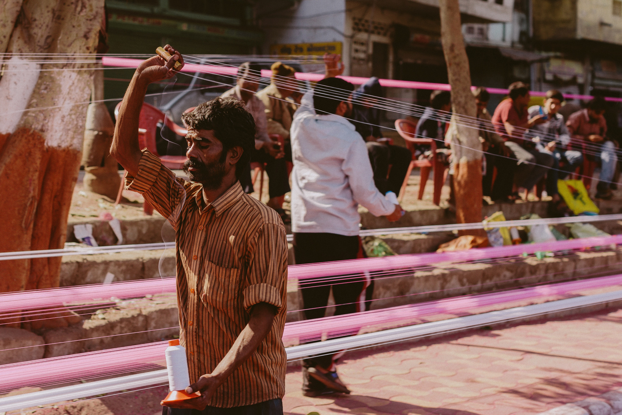 uttarayan-tadamar-preparation-begins-in-vadodara-customers-line-up-to-have-their-hair-tied-in-lucknowi-style