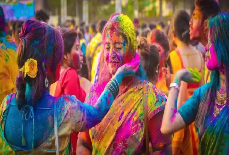 Don't wear such clothes even by mistake while playing Holi, otherwise you will be embarrassed