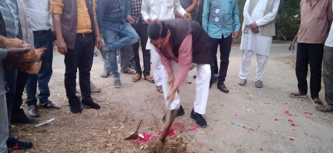 Muhurta of the road connecting Rasli to Tarapur by the MLA