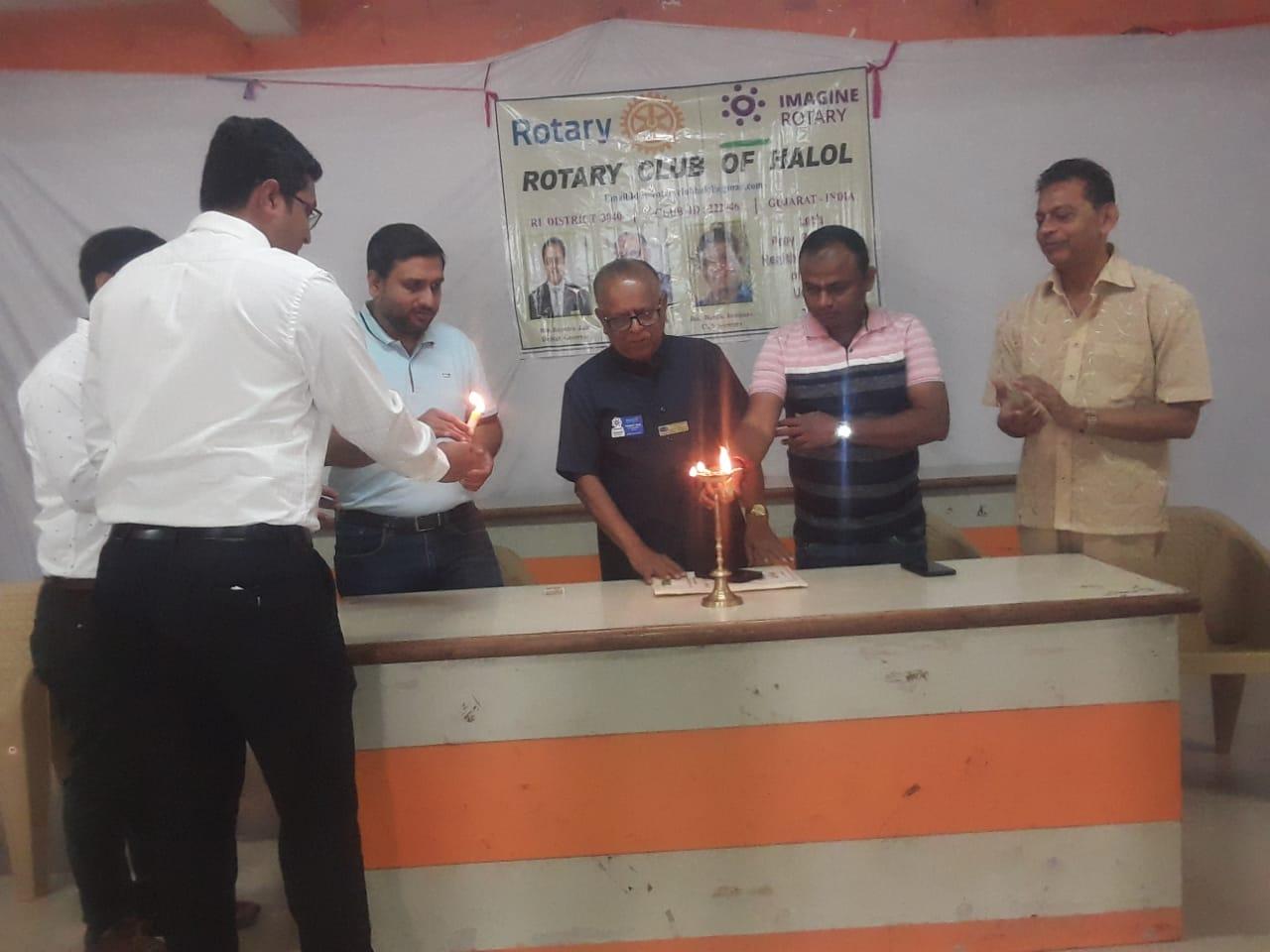 Rotary club organized heart disease and blood donation camp at Halol