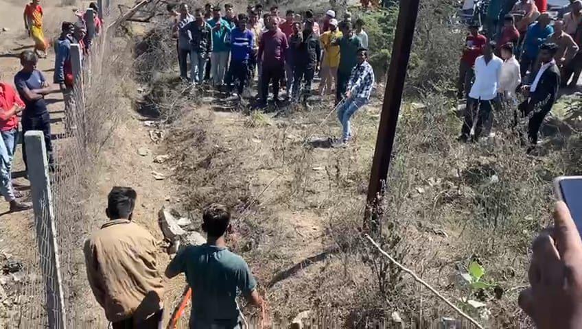 Fear of crocodiles on Udalpur Timba main road