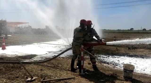 mock-drill-of-iocl-was-held-at-pratapgarh-village-of-halwad