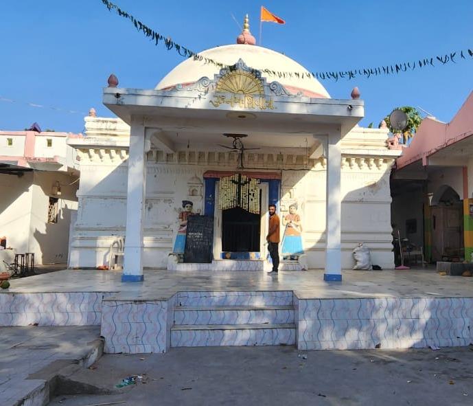 At the Vaijnath temple in Ghoghamba, throngs flocked to see Bholenath.