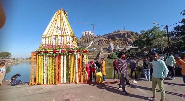 shivratri-celebrations-at-the-dudheshwar-mahadev-temple-established-by-the-bhudevs-of-pavagadh