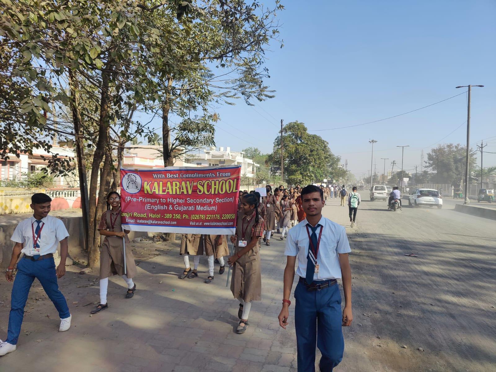 For the first time in the world to keep Lokmata Vishvamitri clean, a great padayatra was held from Pavagadh to Pingalwala.