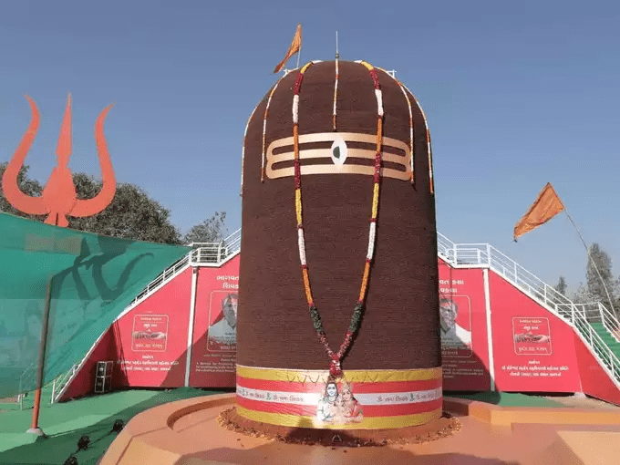 https://www.amritvichar.com/article/344031/gujarat-31-5-feet-tall-shivling-made-of-31-lakh-rudraksh-unveiled-on-mahashivaratri#gsc.tab=0