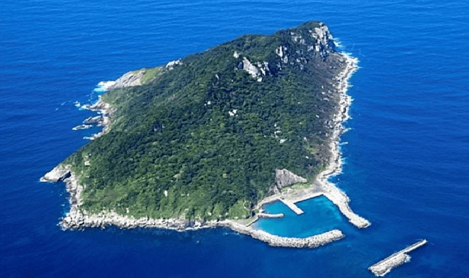 Know the interesting reason why women are forbidden to visit this Japanese island