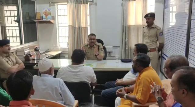 Vadodara District Rural Police Chief held an urgent meeting in Savli