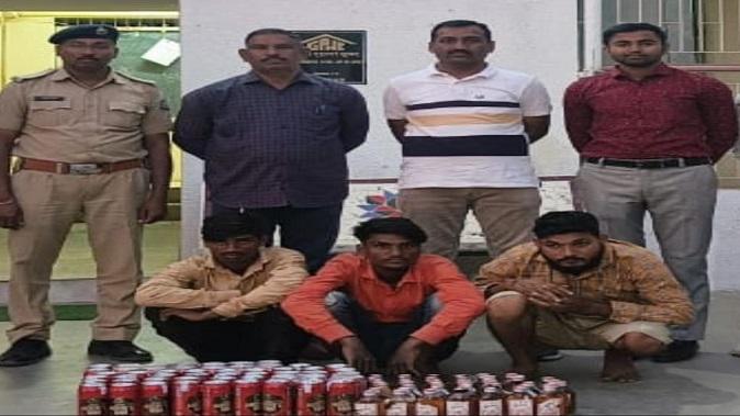 3 persons caught with quantity of foreign liquor in a rickshaw near Borsad