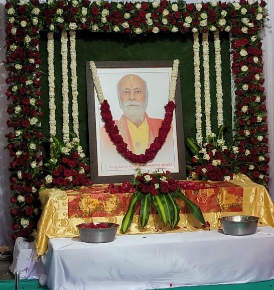 Halol Vaishnav Samaj pays floral tributes to Kankaroli Naresh Rev. Pad Vrajeshbawa