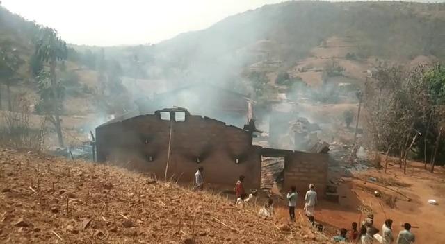 bhabhar-village-caused-loss-of-lakhs-due-to-house-fire