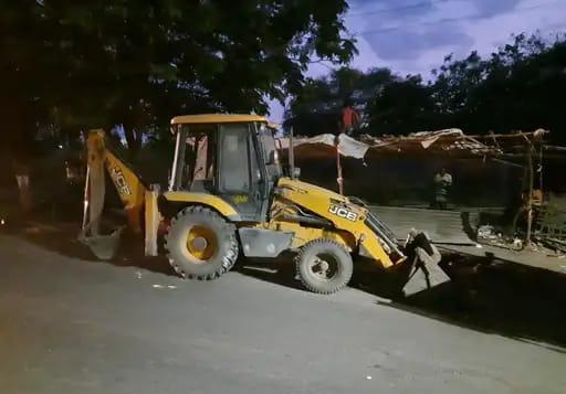 the-police-removed-the-obstacles-in-the-way-of-pedestrians-going-to-pavagadh