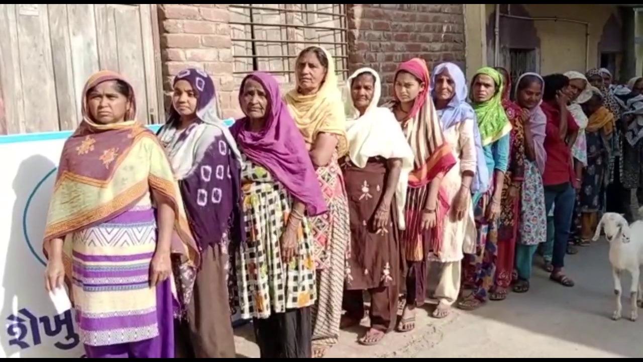 Distribution of ration kits to poor widow Hindu Muslim sisters in the holy month of Ramzan