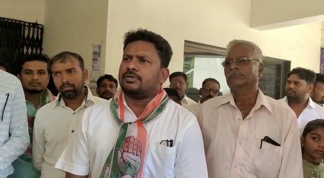 Abolish the 1000 rupees charge for Aadhaar and PAN card link MLA Anant Patel's fierce presentation