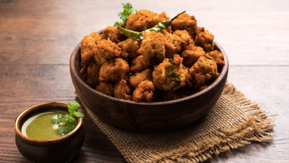 Eat with tea in the evening, hot urad dal na pakoras, know the recipe