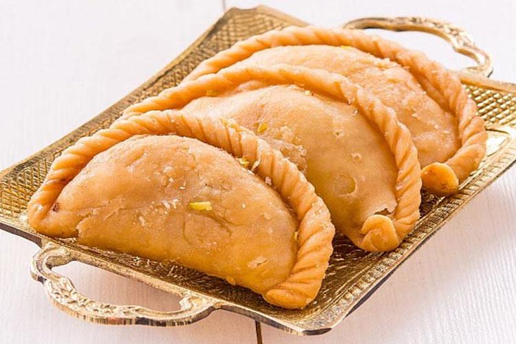 Add the flavor of Holi with Paneer Gujiya, here's the recipe