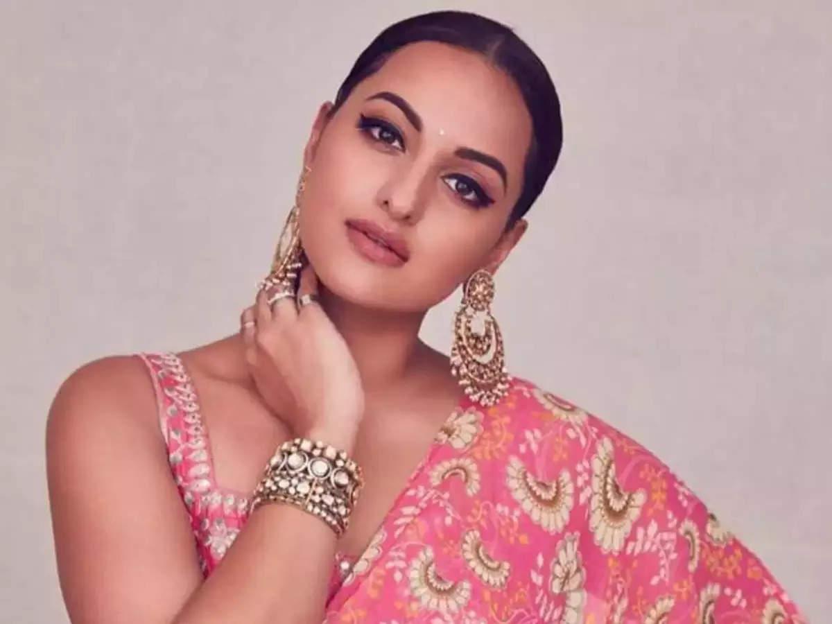 In this film, Sonakshi Sinha will be seen with Mari Entri, Akshay and Tiger Shroff