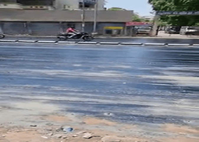 The scorching heat melted the road in Surat? Even the shoes stuck to the tires of the drivers