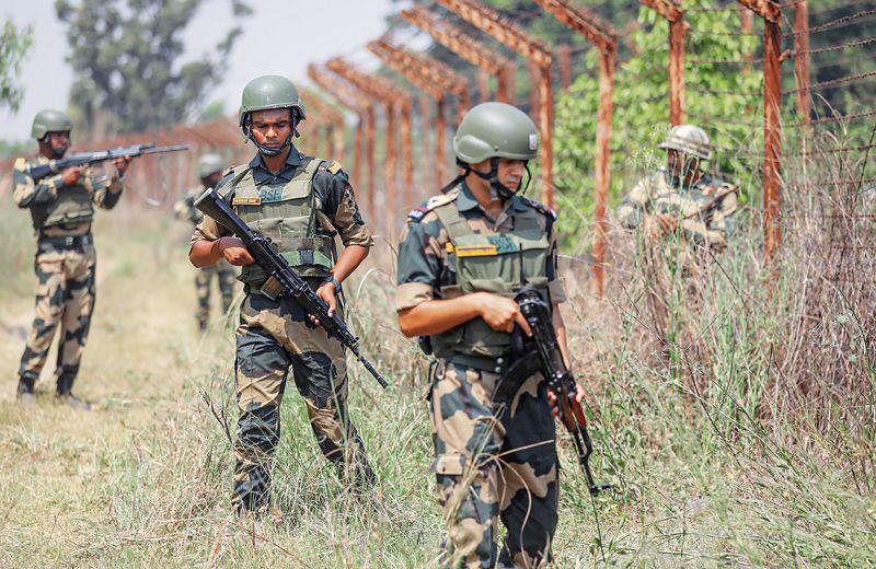 Pakistani infiltrator caught from Indo-Pak border trying to cross international border near Nadabet