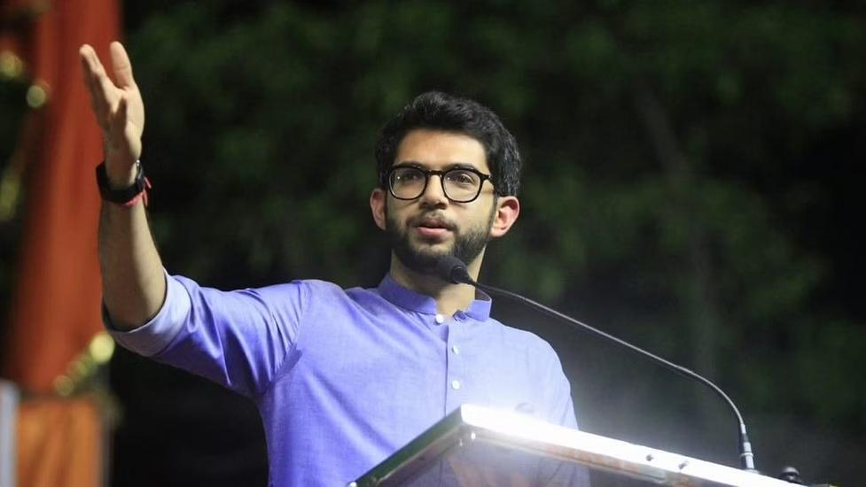 'Mother came and cried Shinde', Aditya Thackeray's big explanation about the rebellion, said - out of fear of BJP..