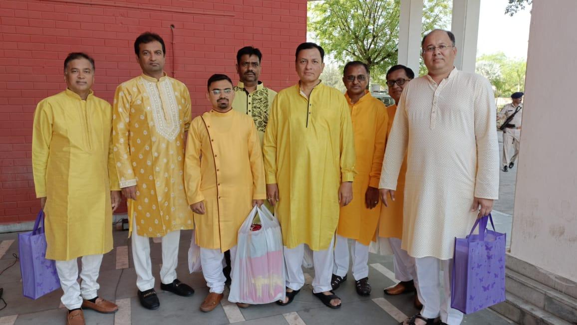 At the Vadodara Airport, the Chief Minister paid a courtesy visit to the Jain Samaj