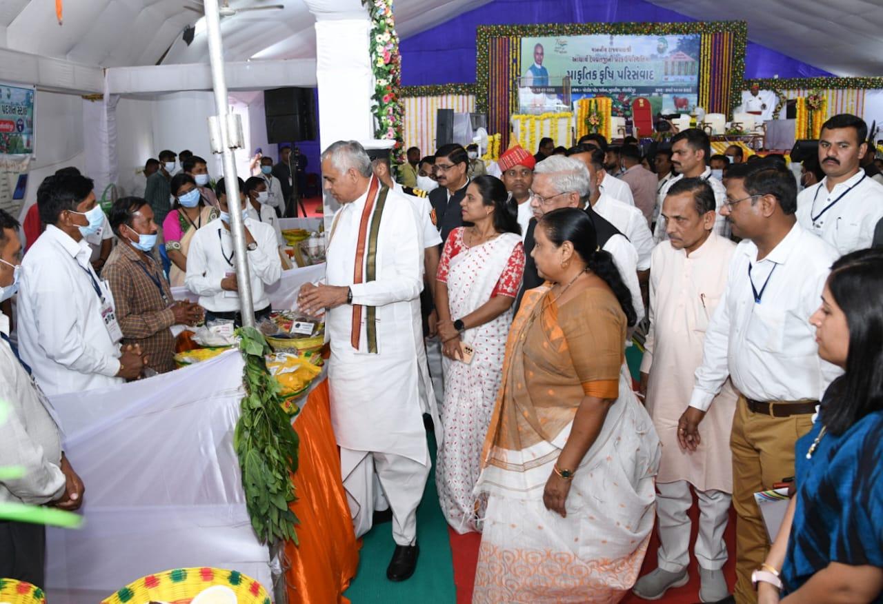 The Governor interacted with the farmers of Chotaudepur district on organic agriculture