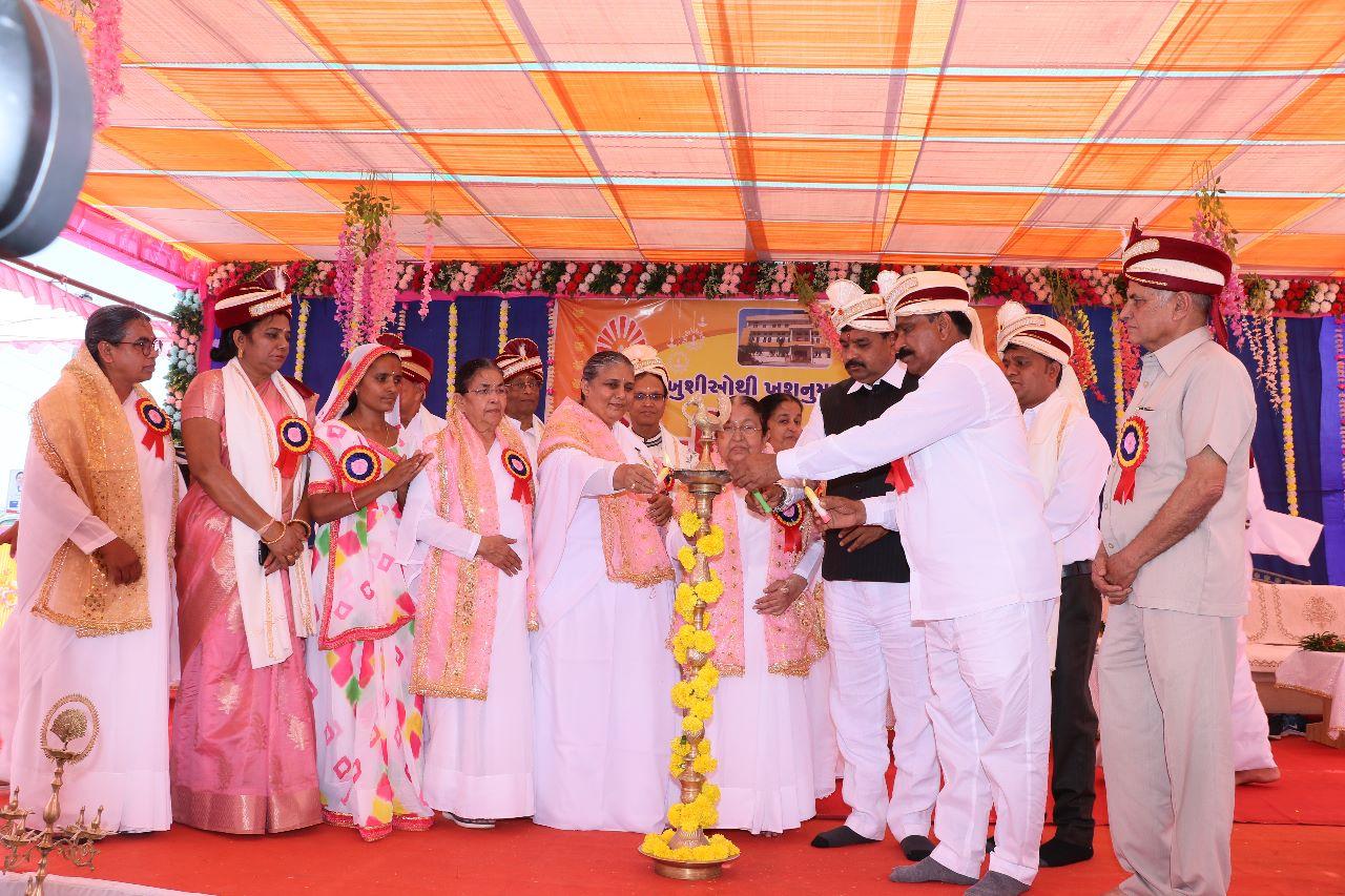 In the presence of the Minister of Education, the Brahmakumaris conducted the Snehmilan ceremony