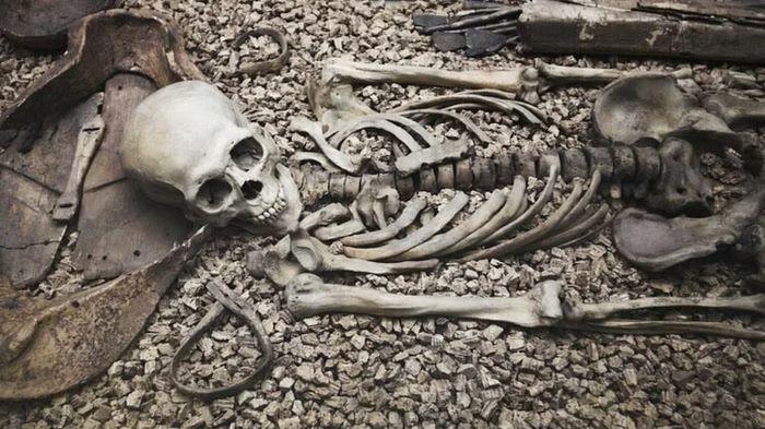 Skeletons of 1800-year-old girls found, buried wearing jewelry, now this big mystery is revealed