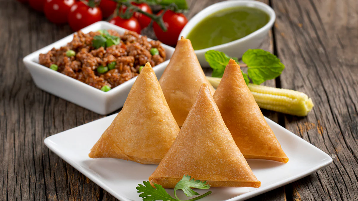 Don't worry if the roti is left over, make the roti samosa immediately