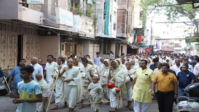 For the first time in the history of Limdi town, big saints arrived