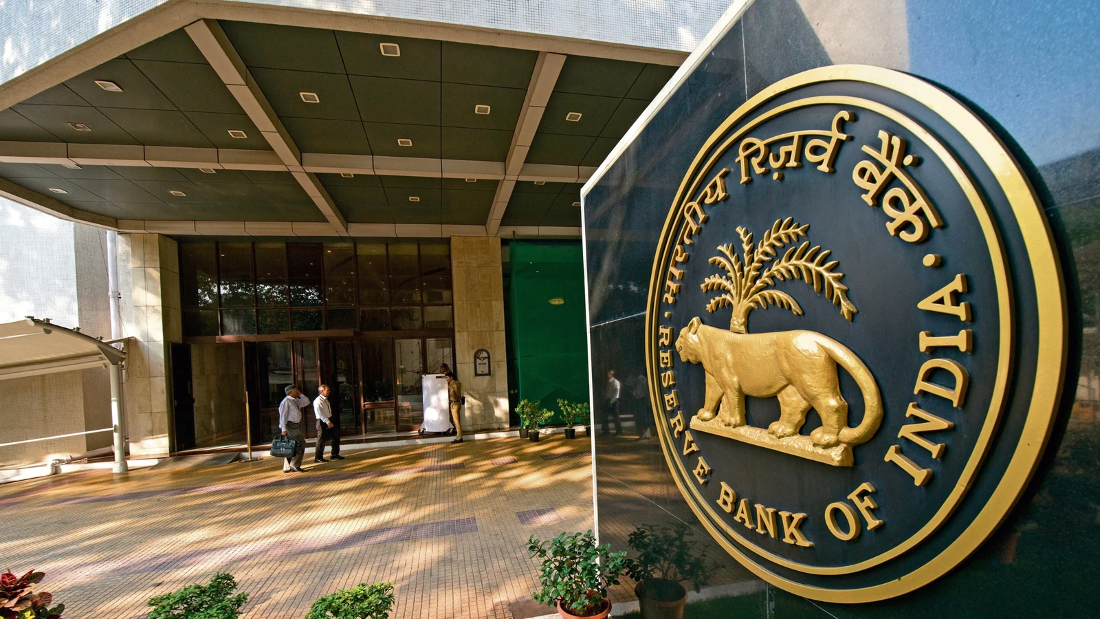 Administrative disturbances in some banks, RBI governor says - Board of directors should monitor risks and weaknesses