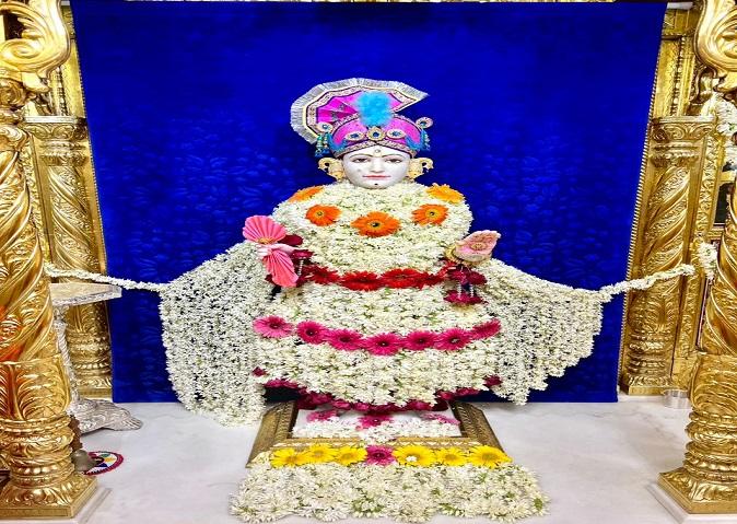 Beautiful artistic decoration of sandalwood on Mohini Ekadashi at Maninagar Swaminarayan Temple