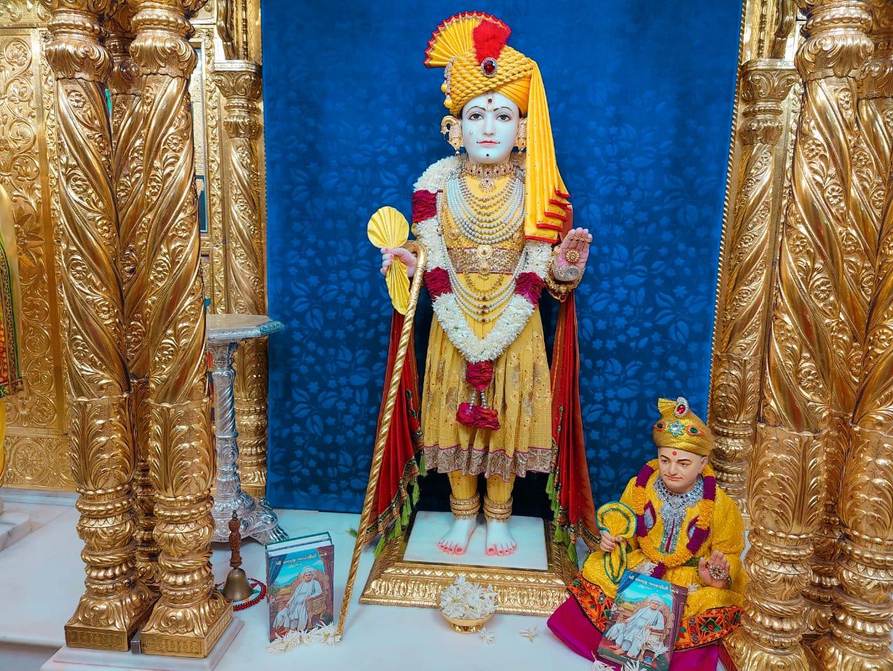 The 117th birth anniversary of Shri Jiswayamurthy Jeevan Prana Abjibapashri was celebrated in Shri Swaminarayan Temple, Thirthottamdham, Maninagar, Bhoomandal...