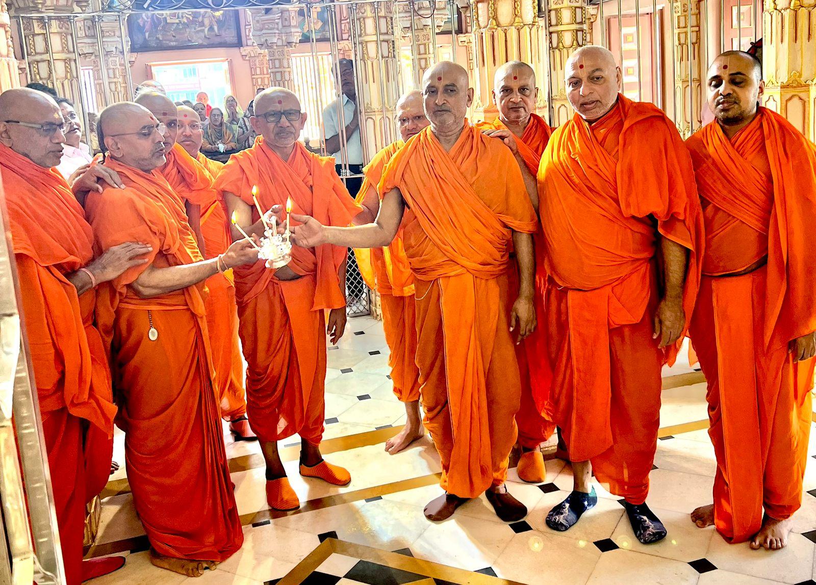 The 156th birth anniversary of Ishwarcharandasji, the third heir of Swaminarayan's dynasty, was celebrated with gaiety in Maninagar.